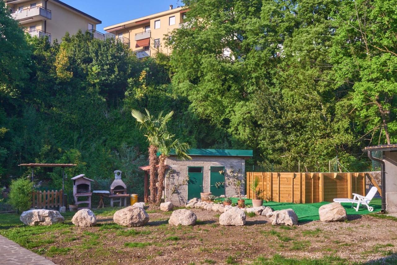 Casa Della Nonna Lägenhet Abbadia Lariana Exteriör bild