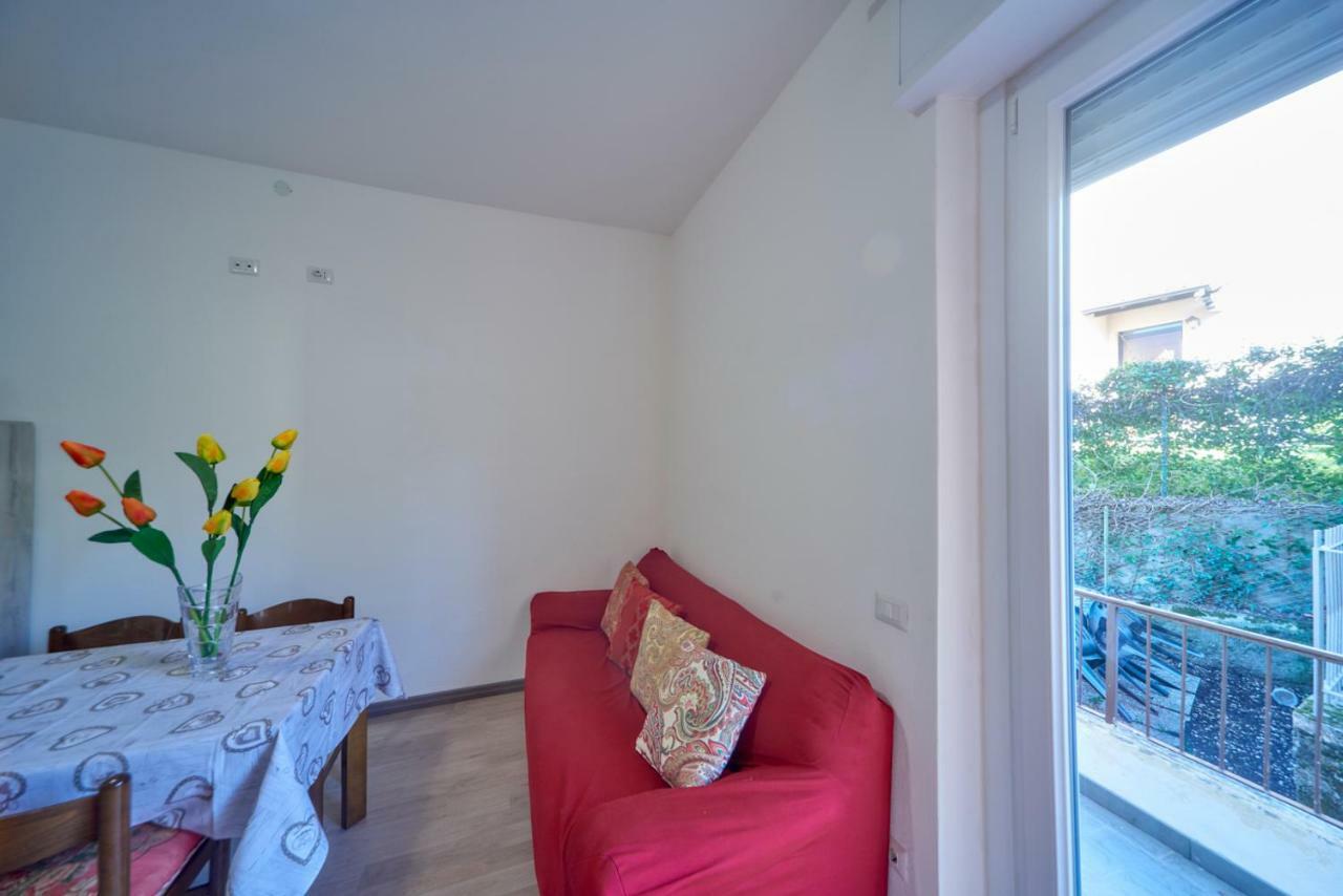 Casa Della Nonna Lägenhet Abbadia Lariana Exteriör bild