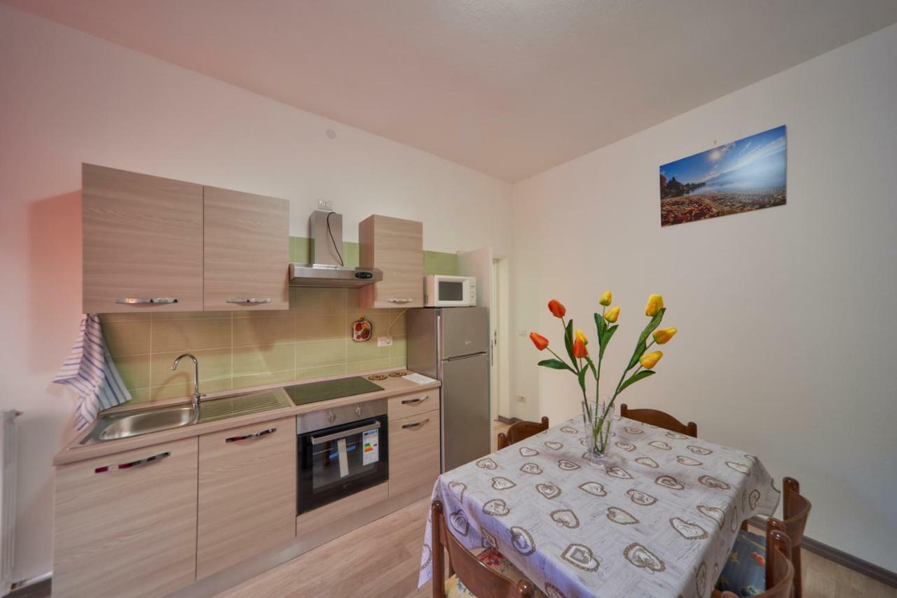 Casa Della Nonna Lägenhet Abbadia Lariana Exteriör bild
