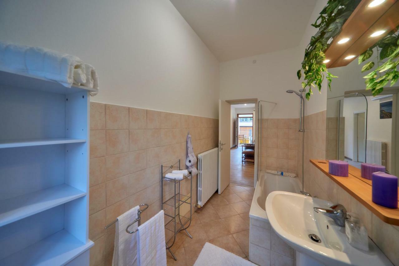 Casa Della Nonna Lägenhet Abbadia Lariana Exteriör bild